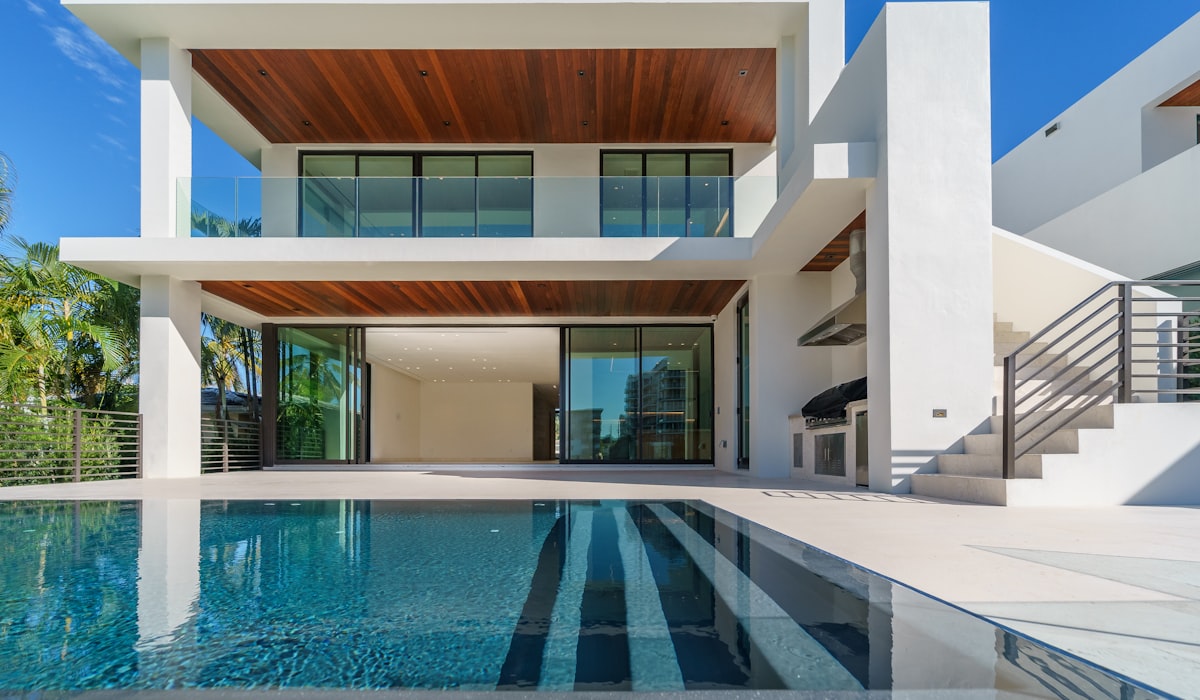 עונת שיא בנכסי נופש — איך למקסם הכנסות בתקופת ביקוש גבוה